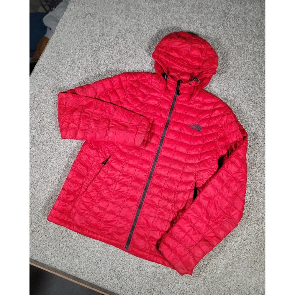 The North Face Thermoball Jacket Hoody Medium Red Quilted Puffer Mens Full Zip